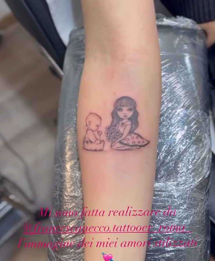 Clizia Incorvaia, tatuaggio sul braccio