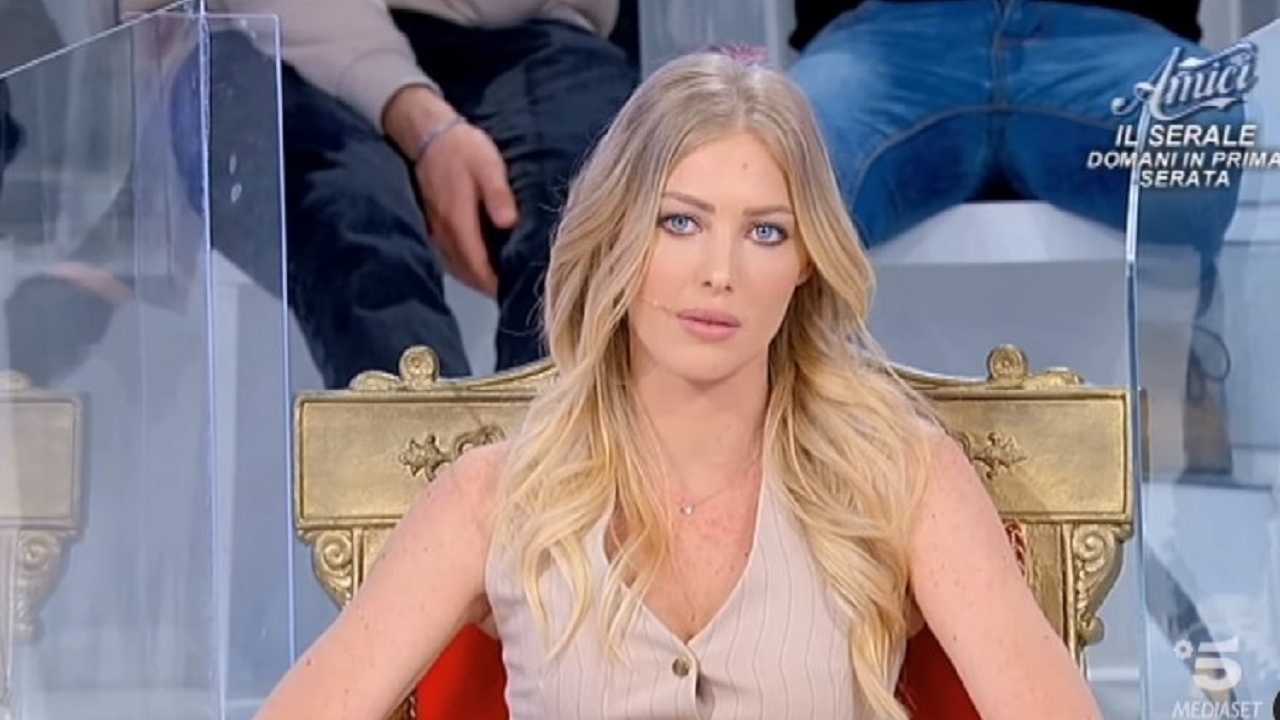 Nicole Santinelli criticata da ex corteggiatrice