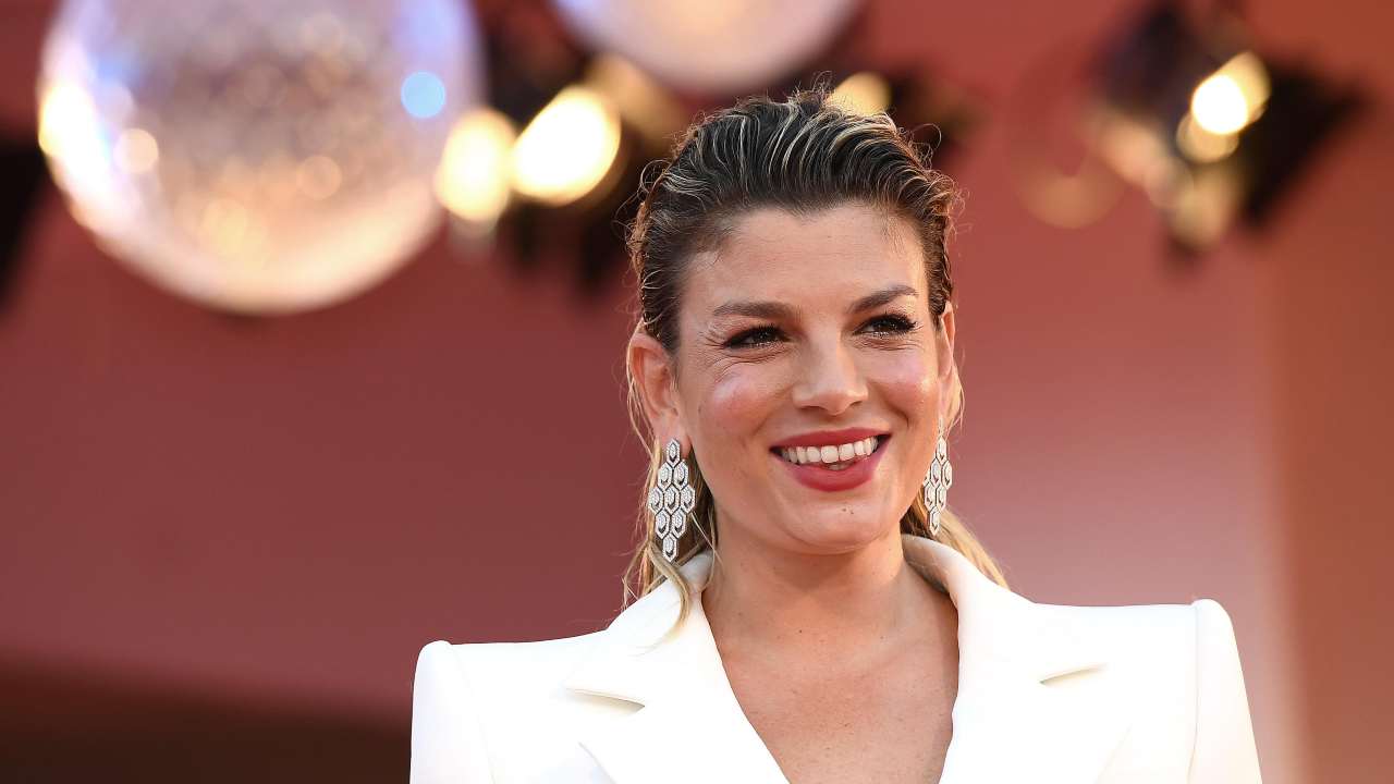 emma marrone sorride