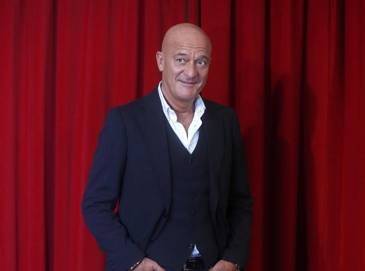 claudio bisio sorride