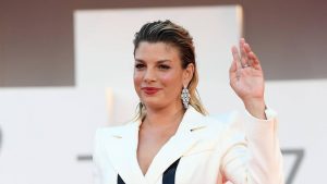 emma marrone sorride